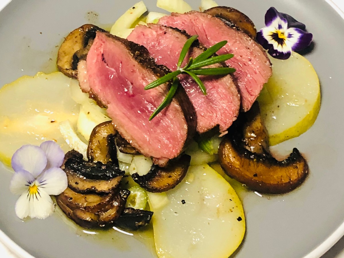 Entenbrust mit Birne, Fenchel und Pilzen